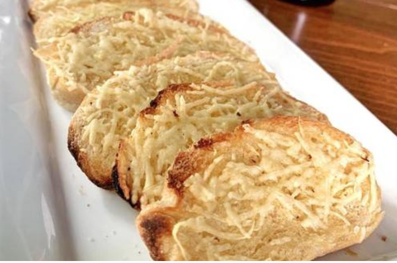 Pan de Ajo y Parmesano