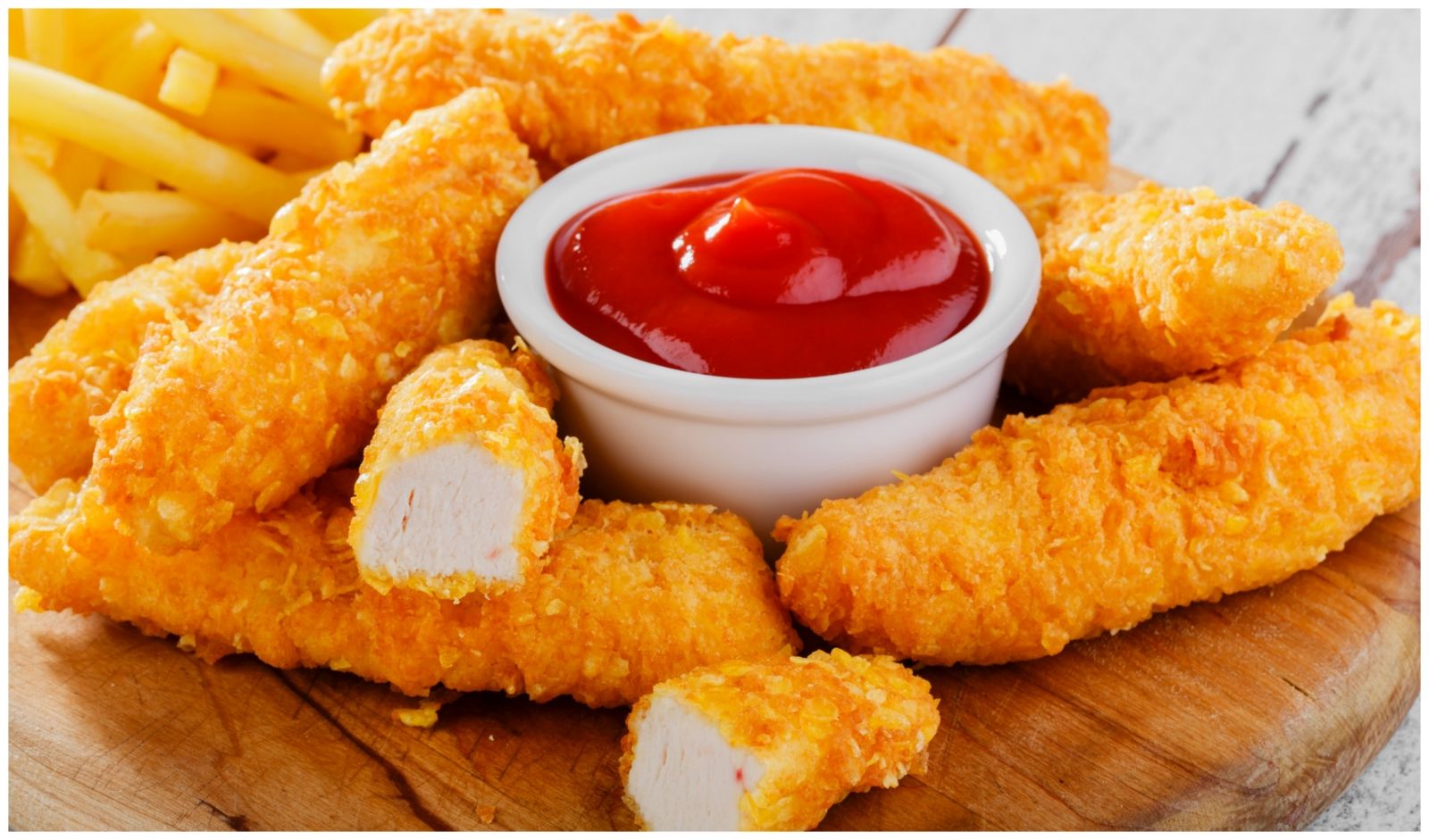 Menú infantil: Nuggets de Pollo + Francesa + Jugo