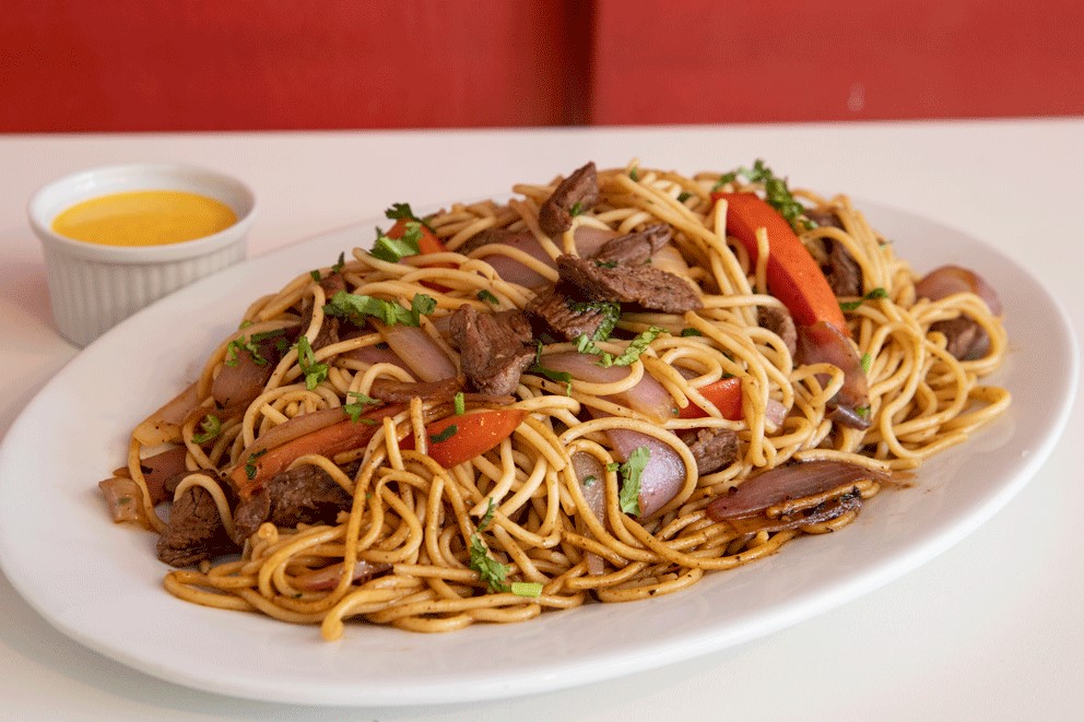 TALLARIN SALTADO DE POLLO GRATIS GASEOSA