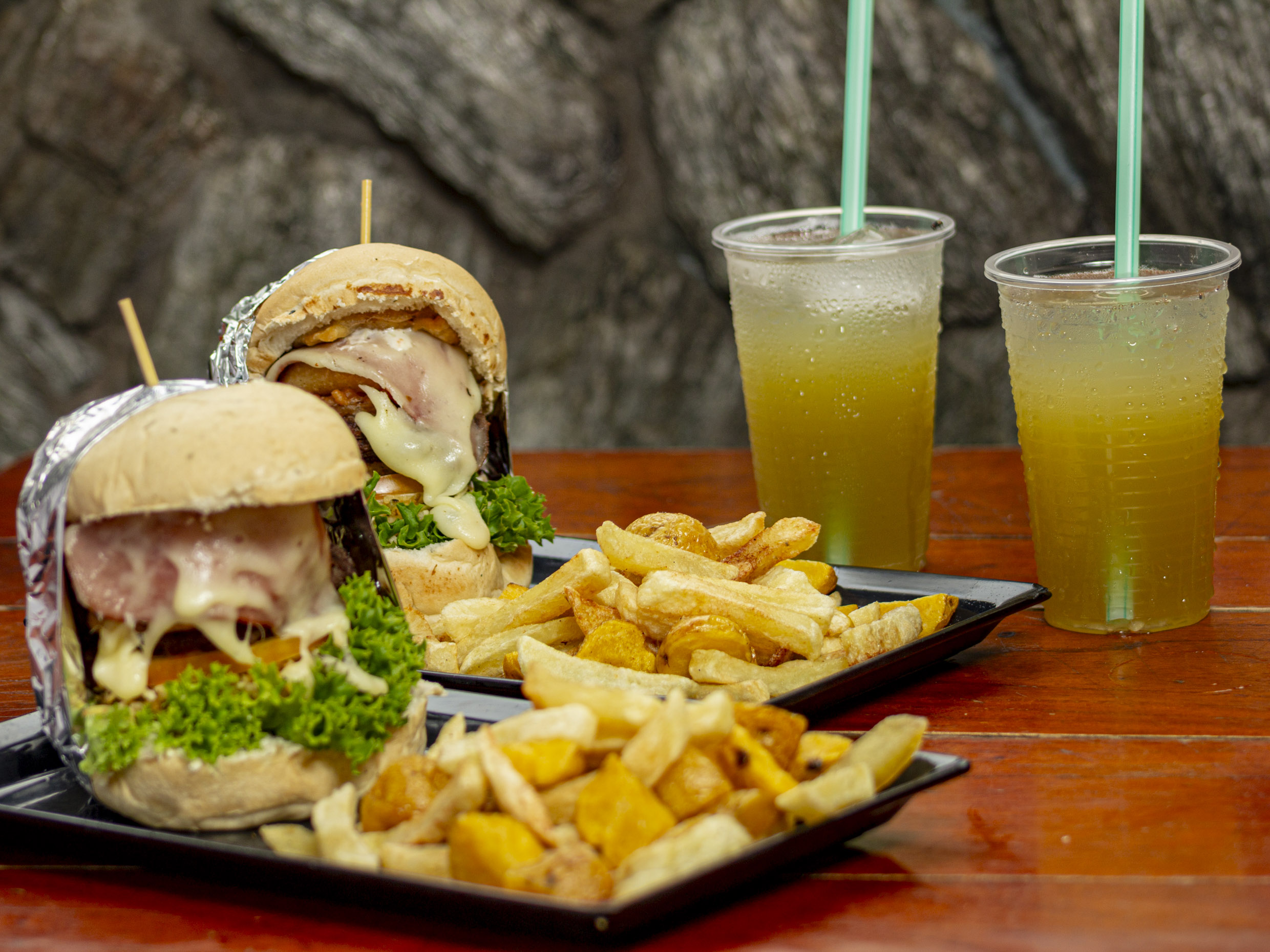 2X1 Burger Americana - 2 Bebidas