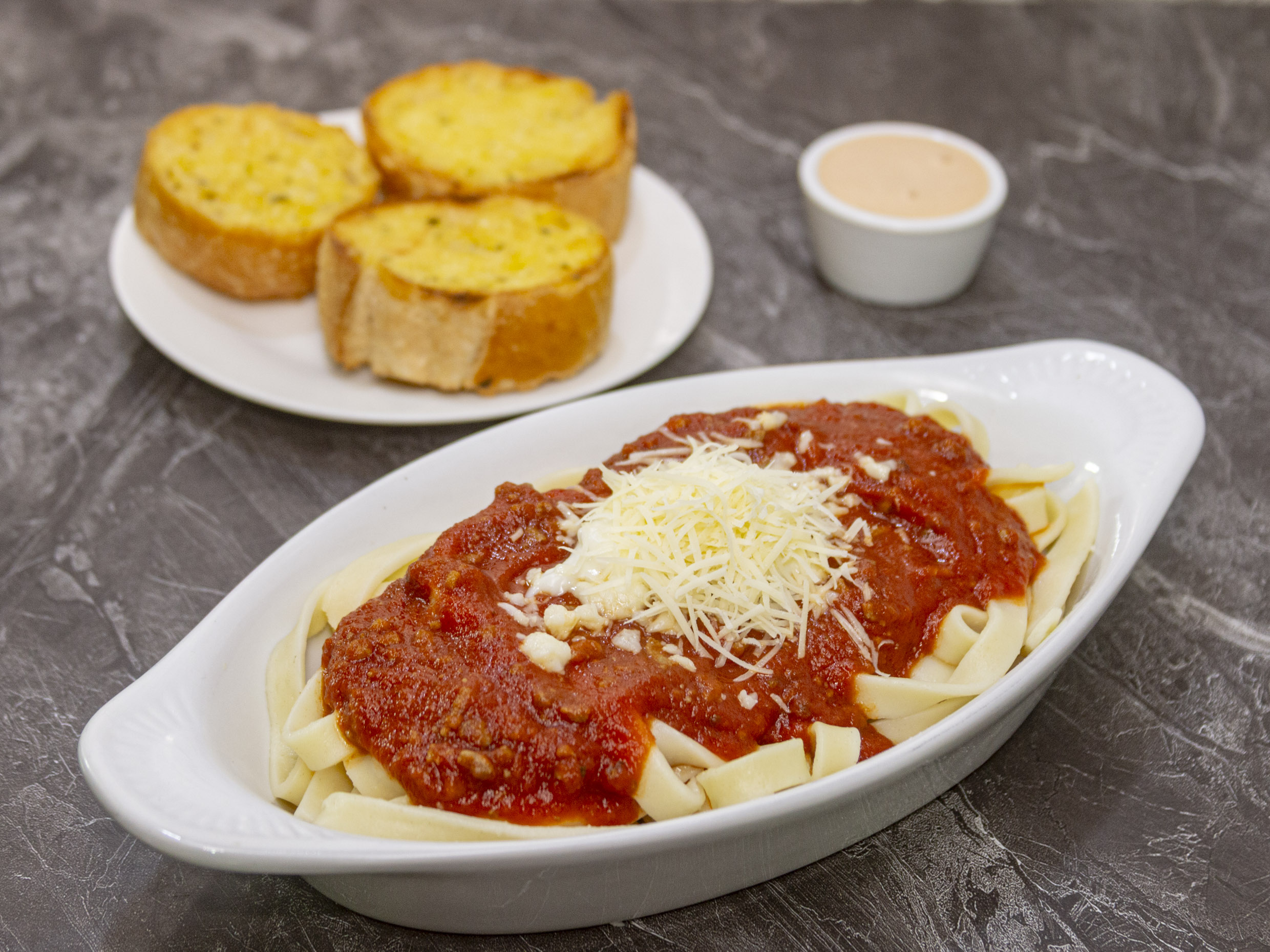 Fetuccini a la Boloñesa