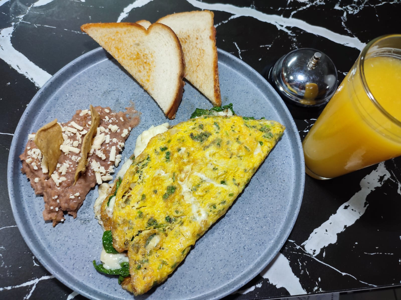 Omelette Espinacas con Queso