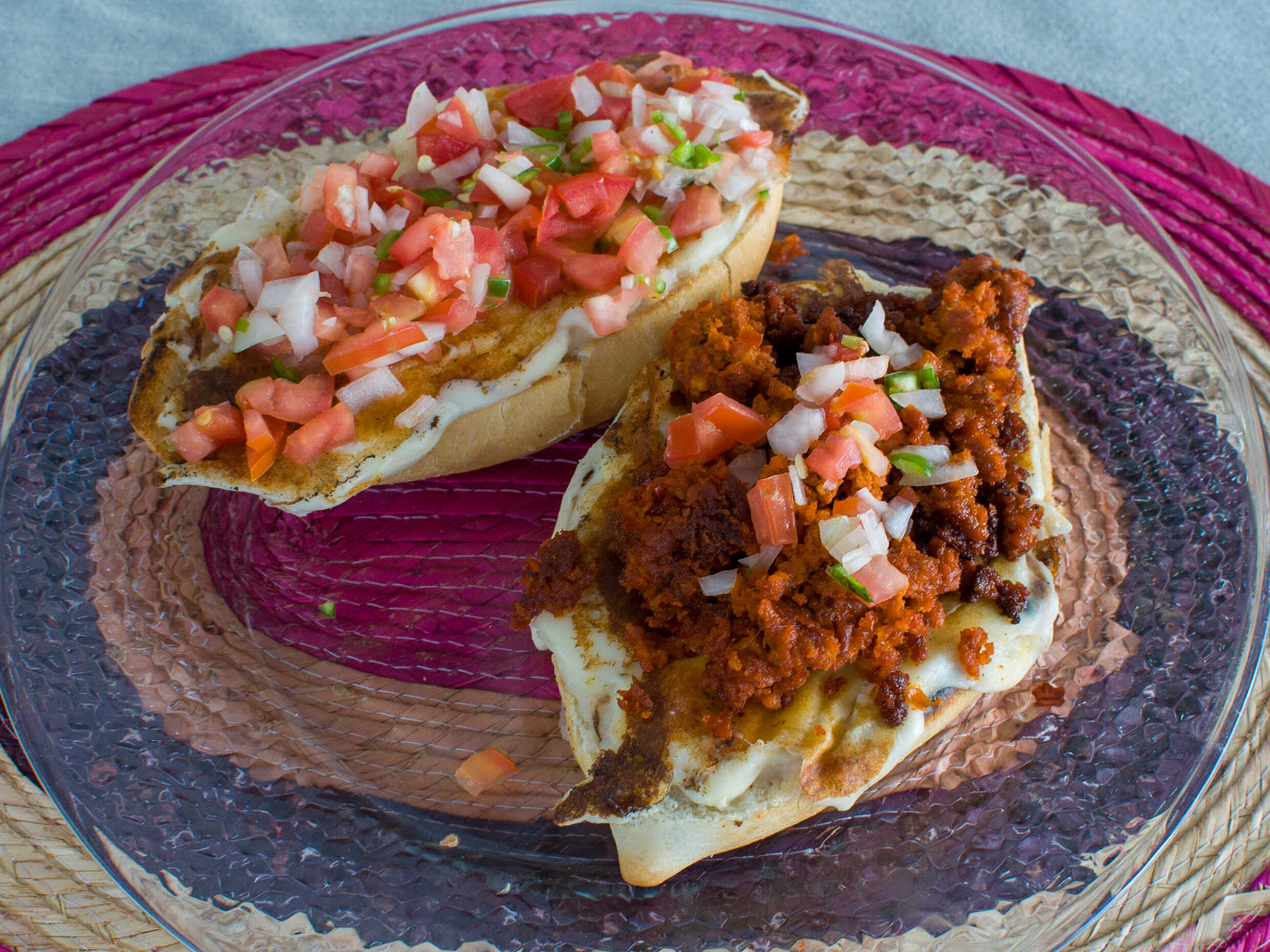 Molletes con Chorizo