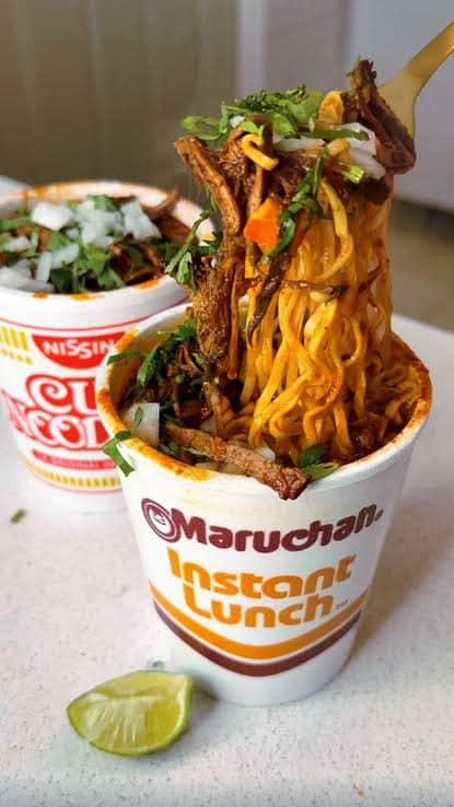 Paquete Maruchan de Consome con Carne + Coca Cola