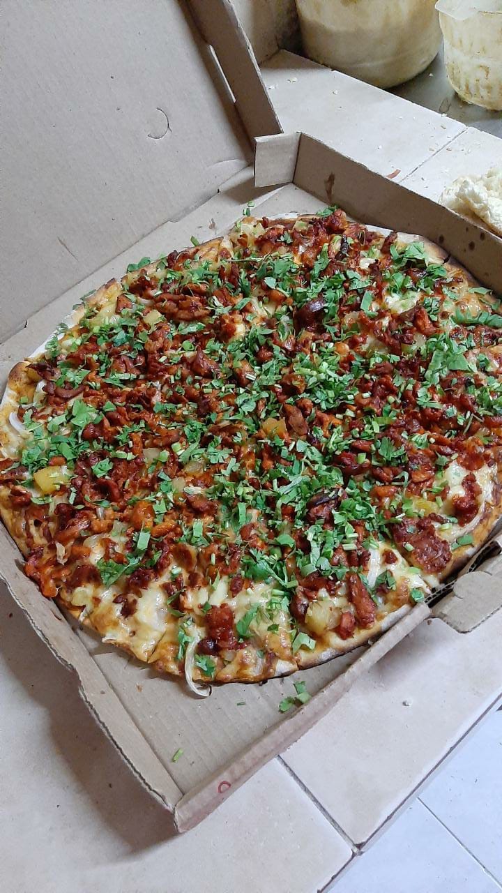 Pizza grande  pastorera  +  pan con ajo