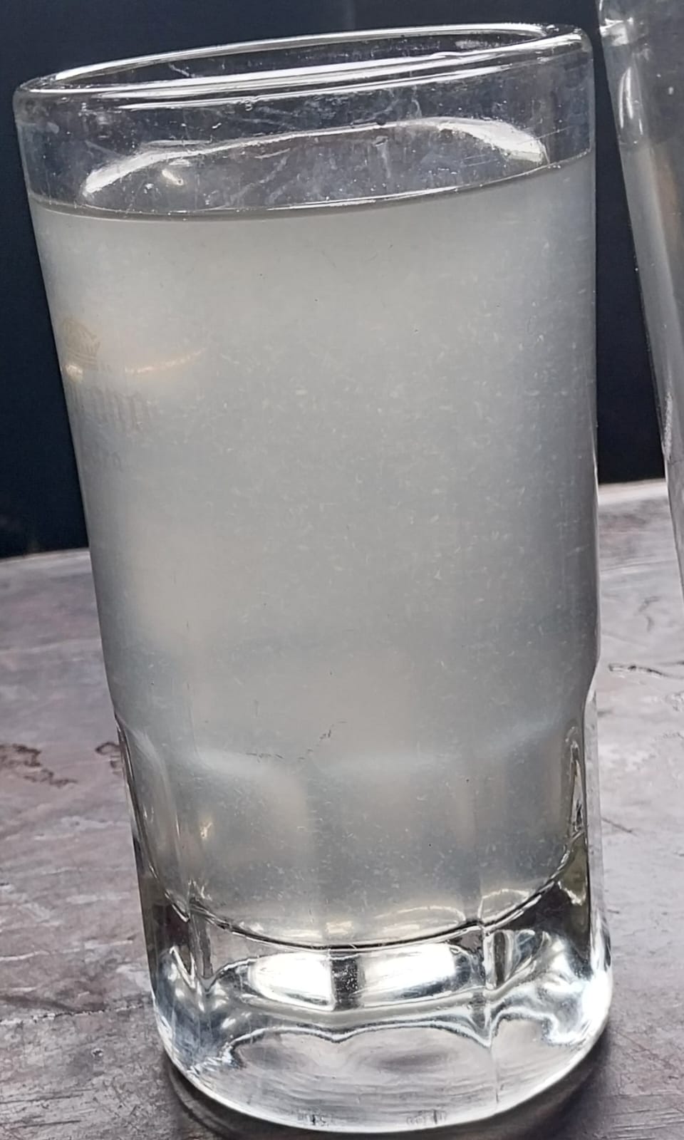 AGUA DE LIMÓN