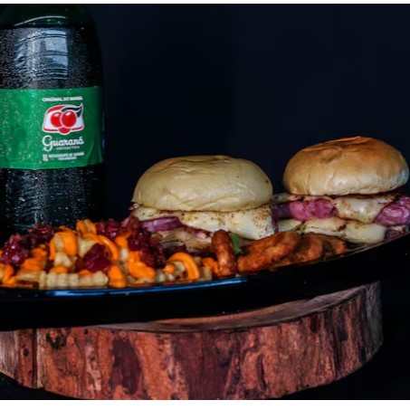 Acompanha 2 lanches 08, batata turbinada mais um refri de um litro