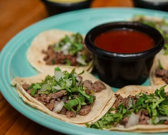 Tacos de Bistec con Queso