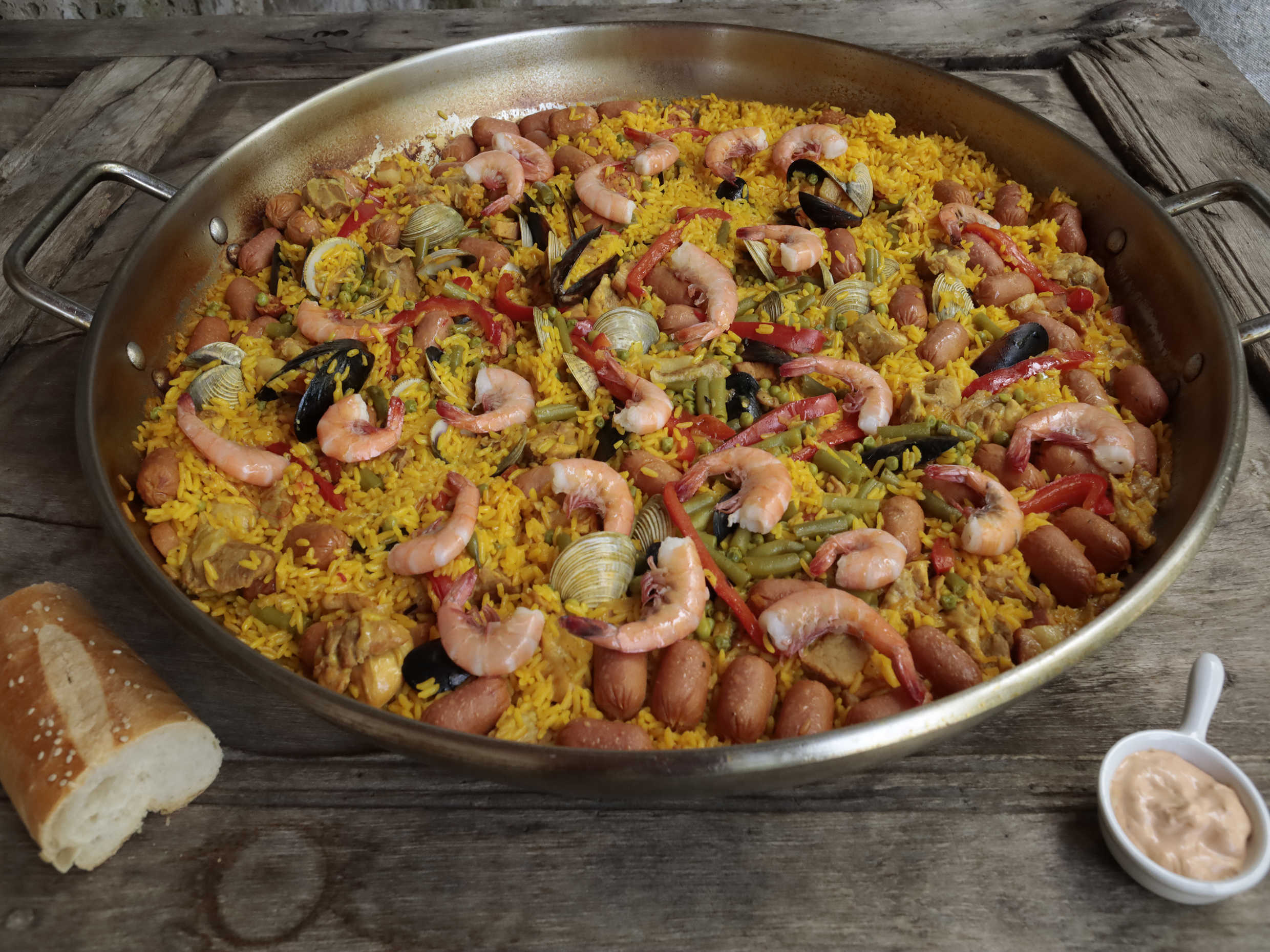 Paella Grande con Mariscos