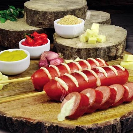 Delicioso espetinho recheado com queijo provolone, uma explosão de sabor.