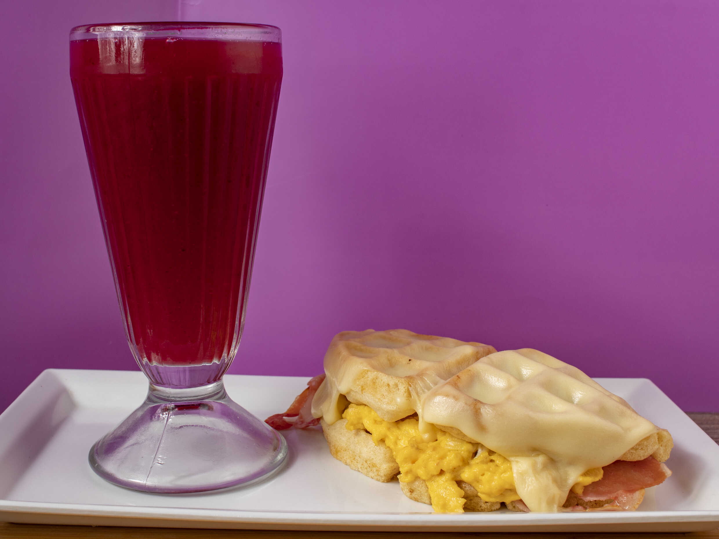 Combo Waffle Relleno Huevos al Gusto