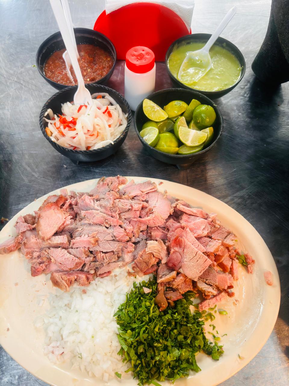 Kilo de Carnitas (Maciza) 2 Quesadillas Gratis