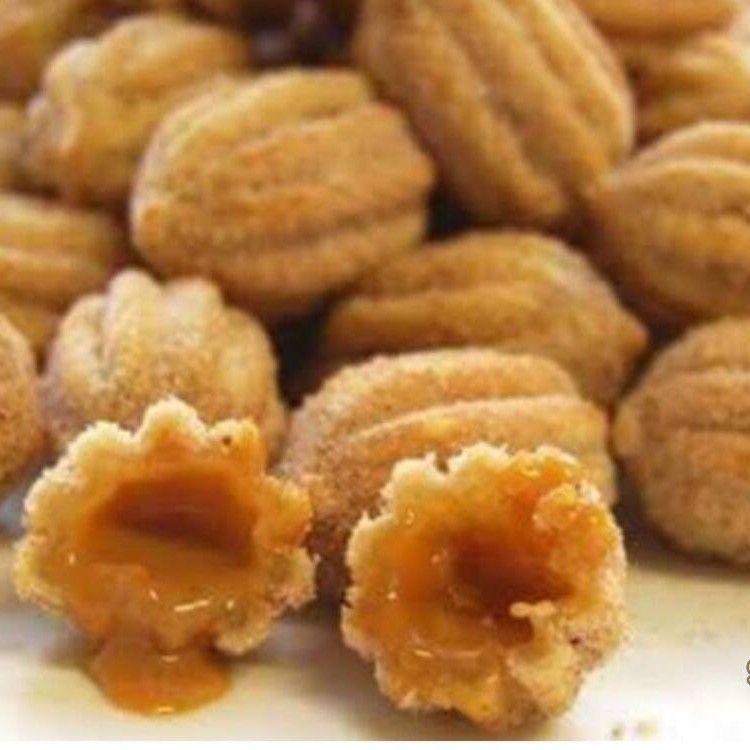 25 Mini churros recheado com doce de leite derretido.