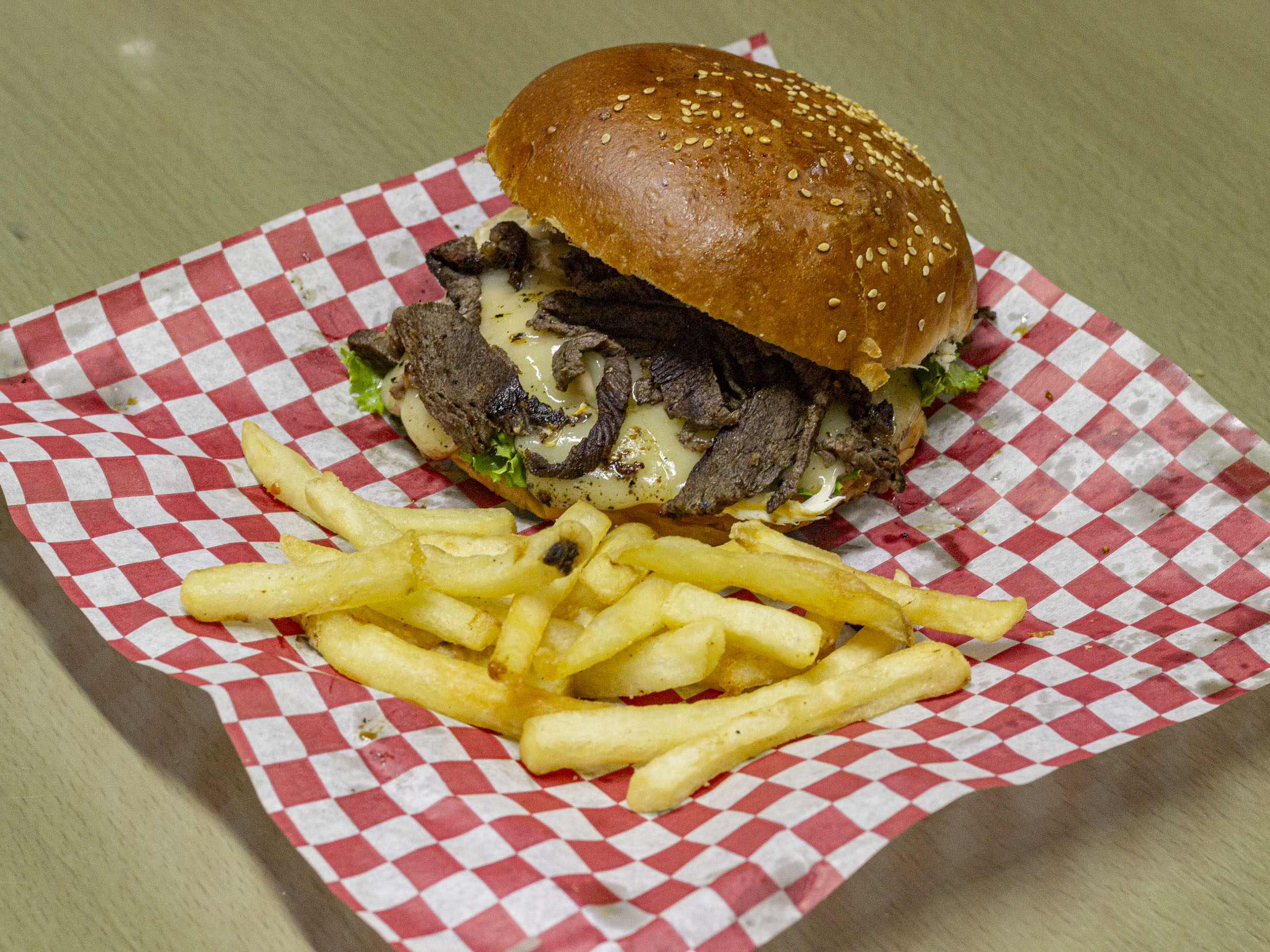 Hamburguesa con Sirloin y queso manchego
