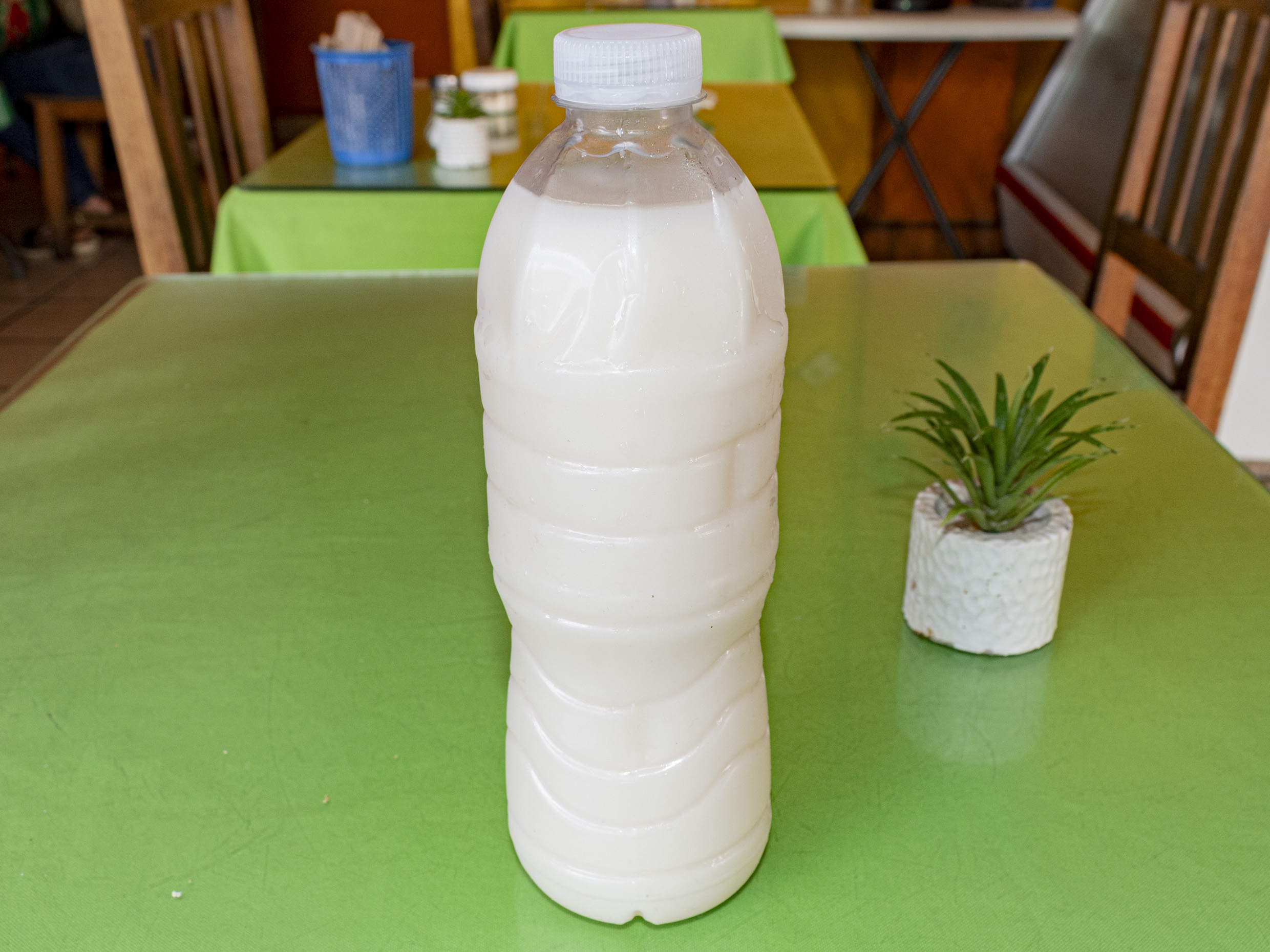 Agua de horchata de medio litro