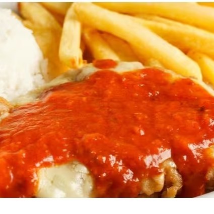 Arroz, feijão, farofa e fritas ou purê.