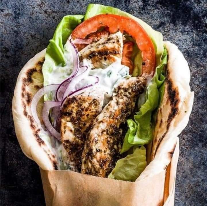 Gyro de Pollo + Papas + Agua de Jamaica 500 Ml