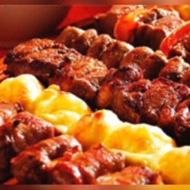 Escolha 5 espetos dos nossos favoritos e monte seu prato perfeito! Opções: carne, coração, linguiça toscana, frango e queijo coalho. Grelhados na brasa e irresistíveis. Não perca!