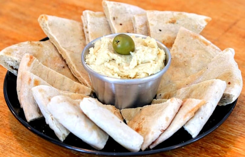 Pan Pitta con Hummus y Jocoque