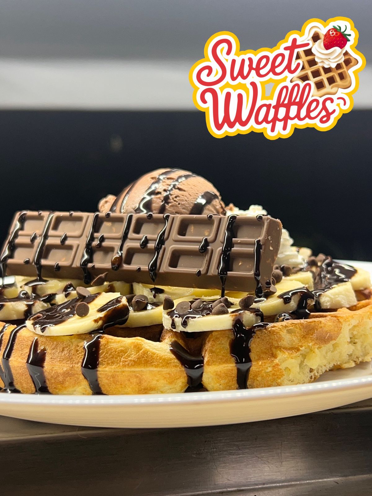 1 WAFFLE CHOCOBANANA + 1 CHOCOMILK
