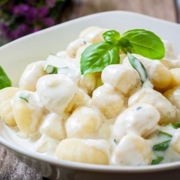 Um Maravilhoso Nhoque ao Molho Bechamel ( branco cremoso)