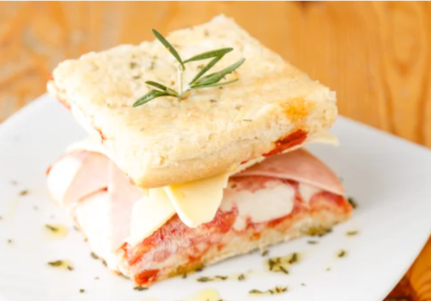 Sánduche en Focaccia Clásico.