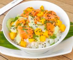 Donburi de Salmón Tropical