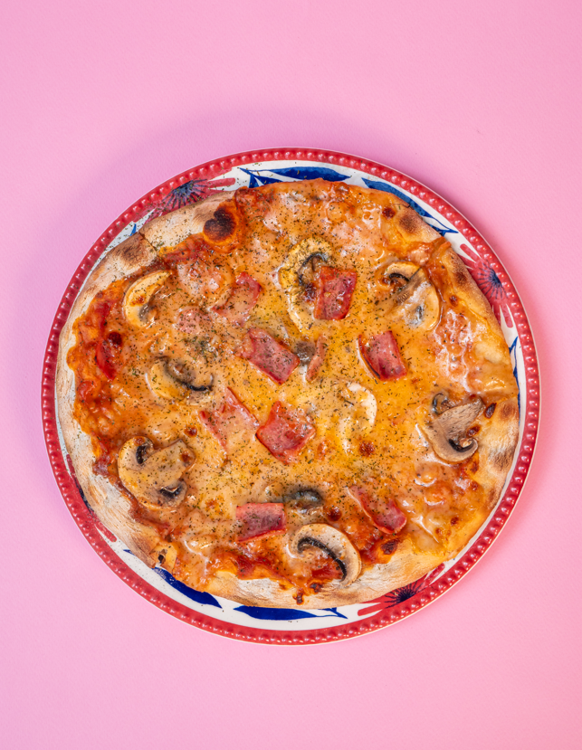 Pizza Jamón y Champiñon.