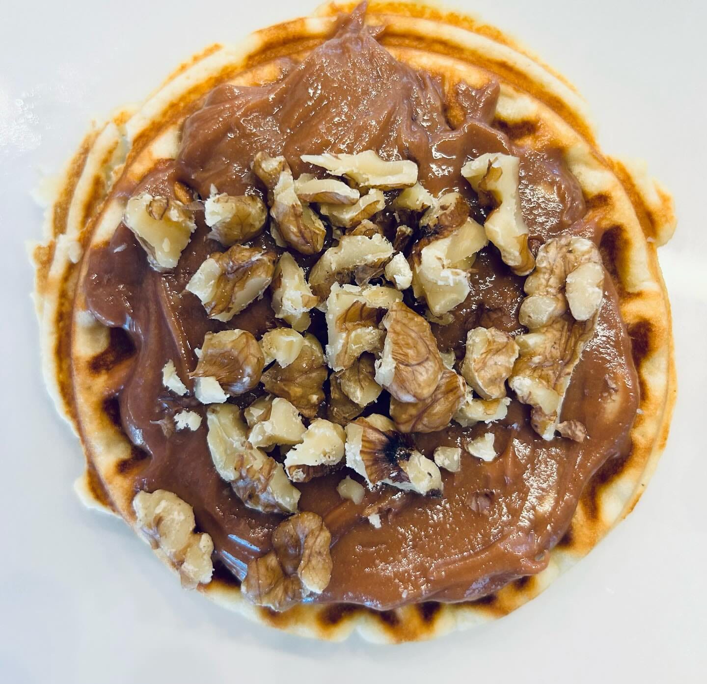 Waffle Cajeta con Nuez