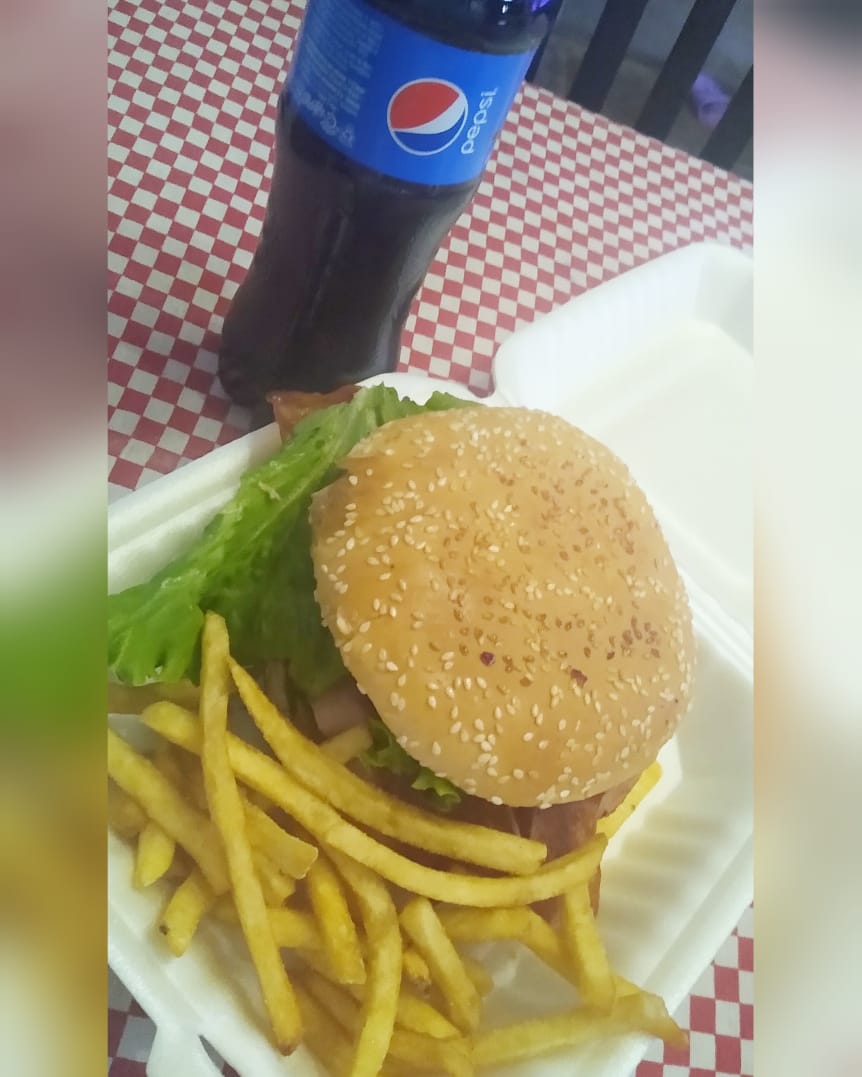Cómbo 4 hamburguesas+papas+ 4 refresco 400 ml