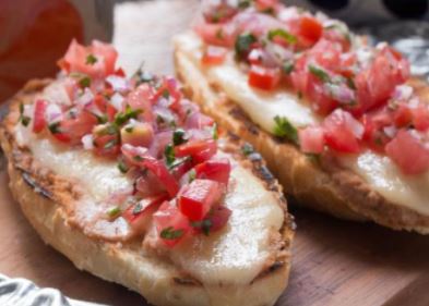 Molletes con Tocino