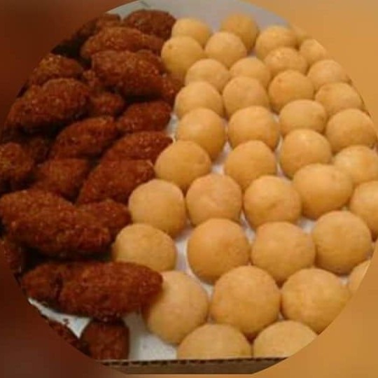 Irresistível combo de 100 salgadinhos, tempero especial, Sabor Natual do Brasil, quentinhos e derretendo na boca. A celebração não pode esperar. Peça já e deixe seu paladar se render à tentação!  Vc escolhe os Sabore!!!!