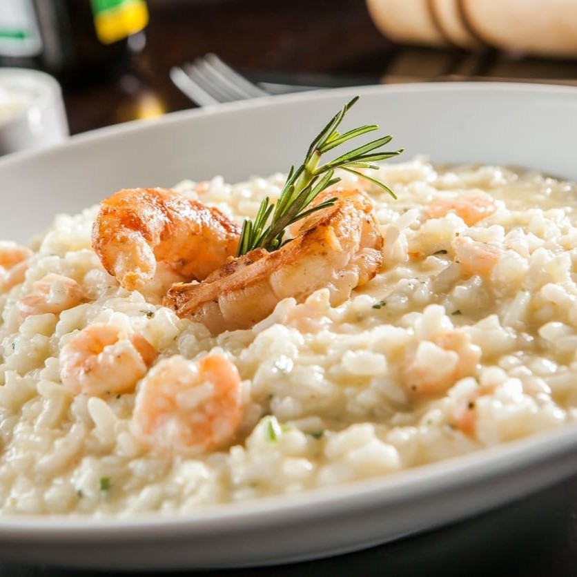 Todos os nosso risotos são elaborados com caldo de legumes feito na casa e fiarroz arborio finalizado com pamesão e mussarela(aproximadamente 600 grama)