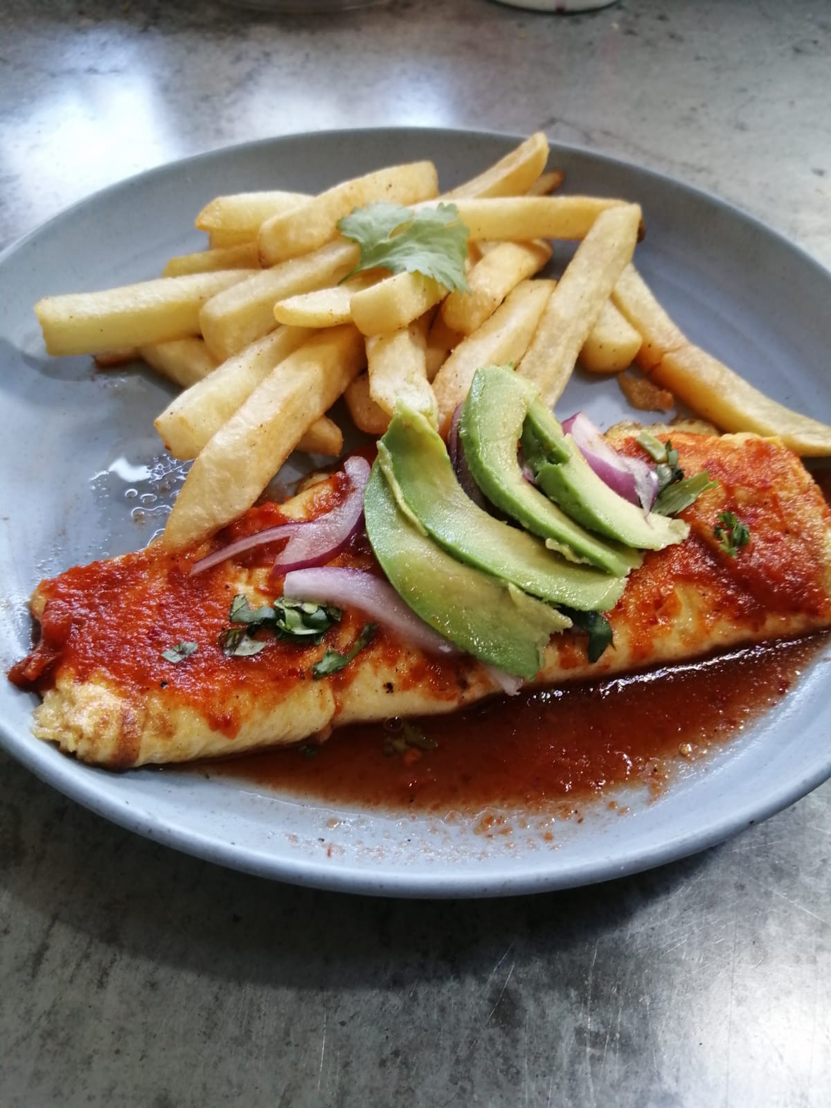 Omellette salsa roja