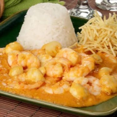 O Strogonoff que você tanto pediu, agora em nosso cardápio com deliciosos camarões que vai acompanhado de arroz branco e batata frita ou batata palha . E mais saladinha verde.... Hummmmm Vai Camarão de verdade heim...Se prepara!!!