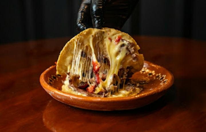 Gringa de Maiz con Chorizo Norteño