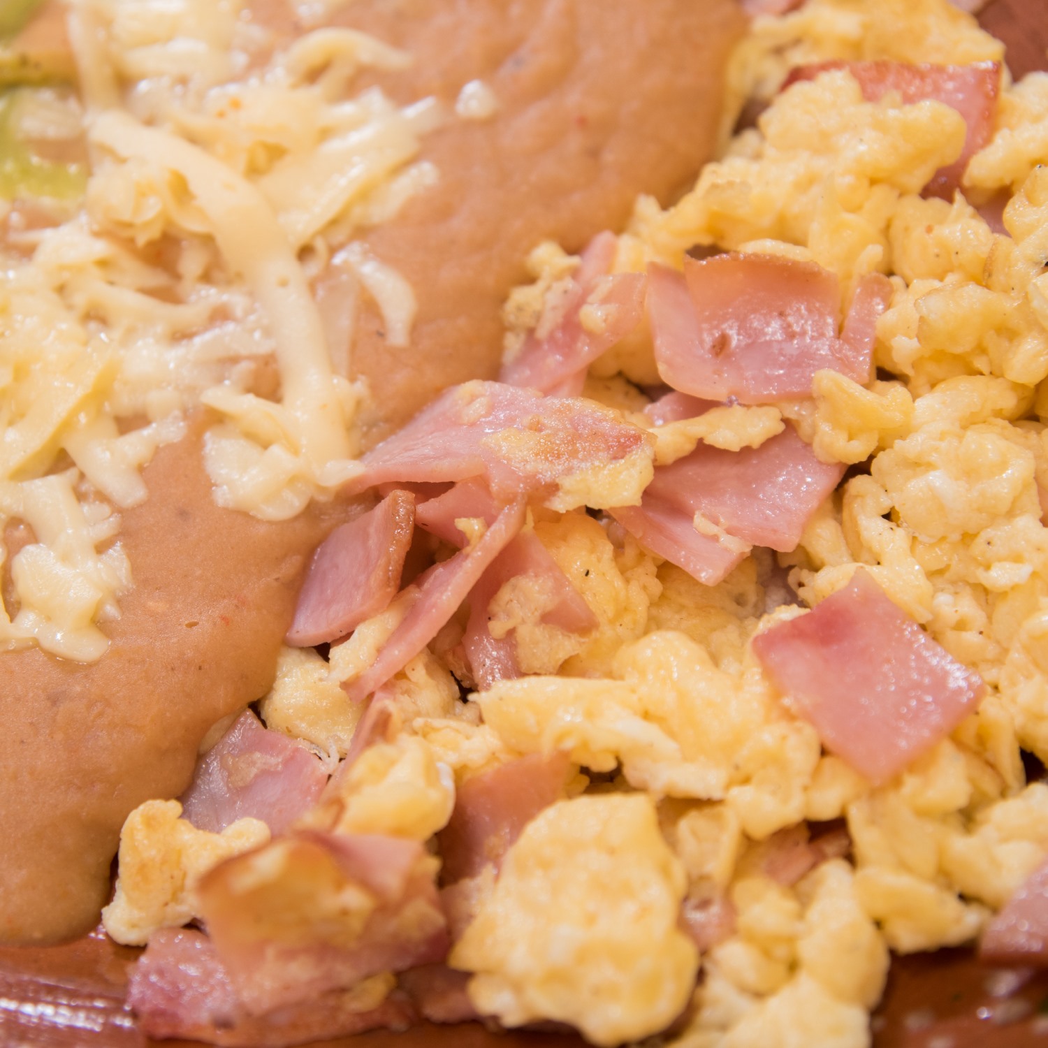 1/2 Orden de Huevos Revueltos con 1 Ingrediente