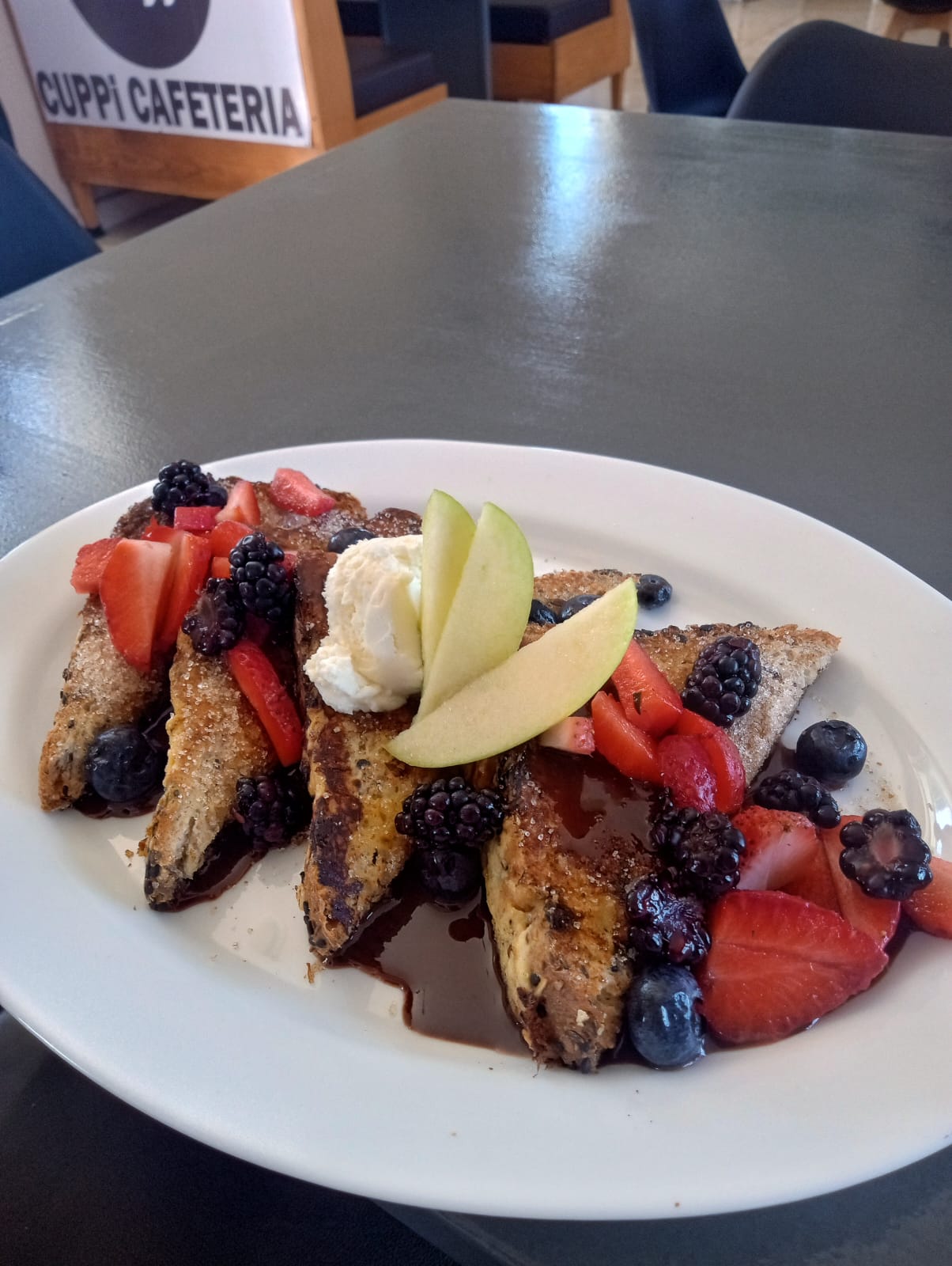 Tostada Francesa con Frutos Rojos