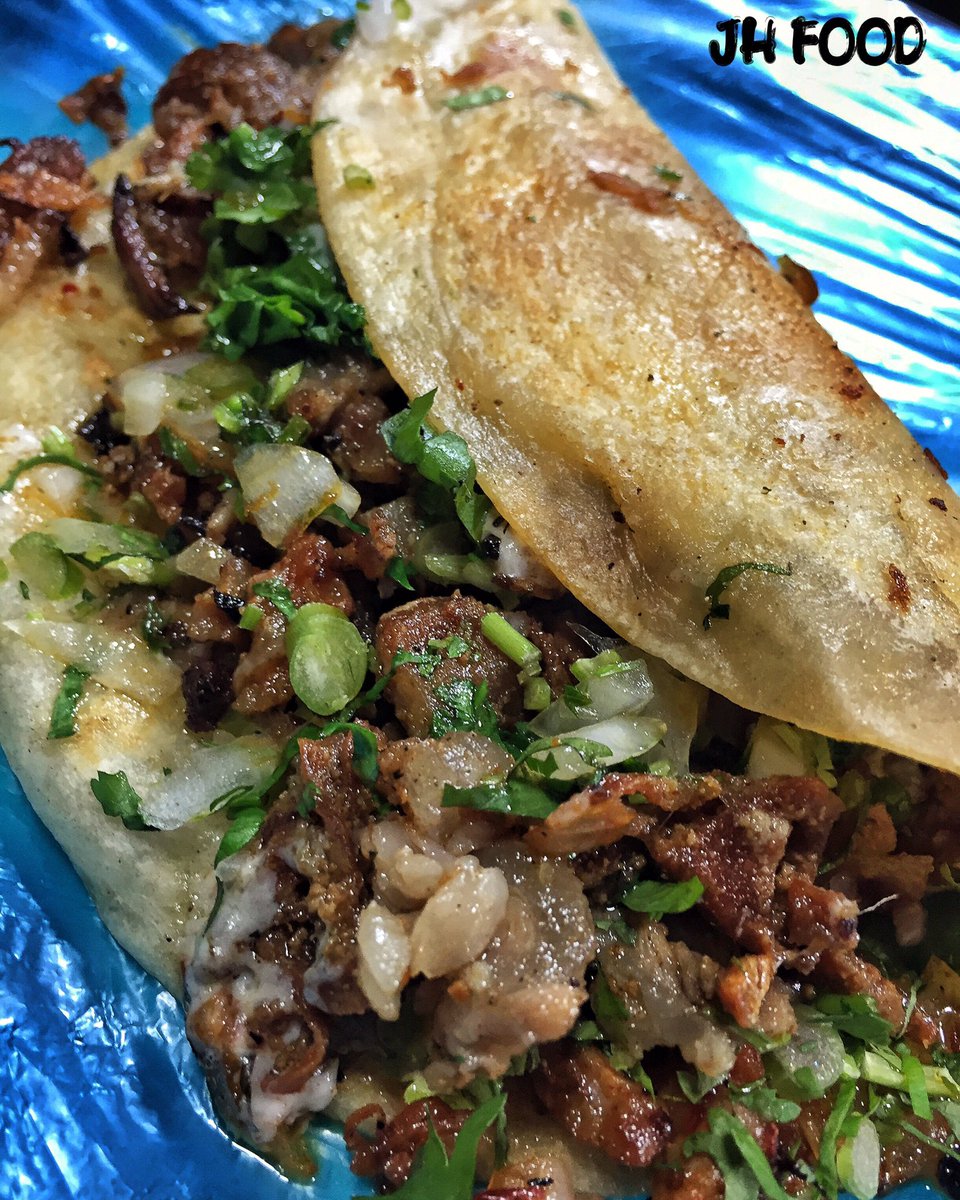 Mega Quesadilla de Tripa