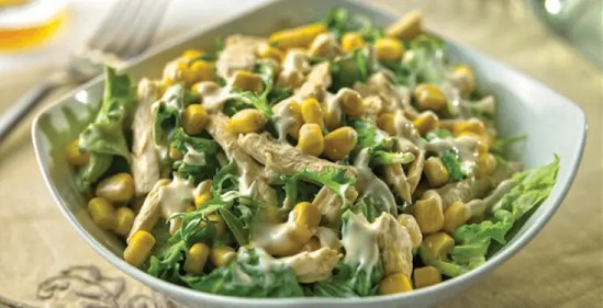 Ensalada de Pollo y Lechuga con Elote