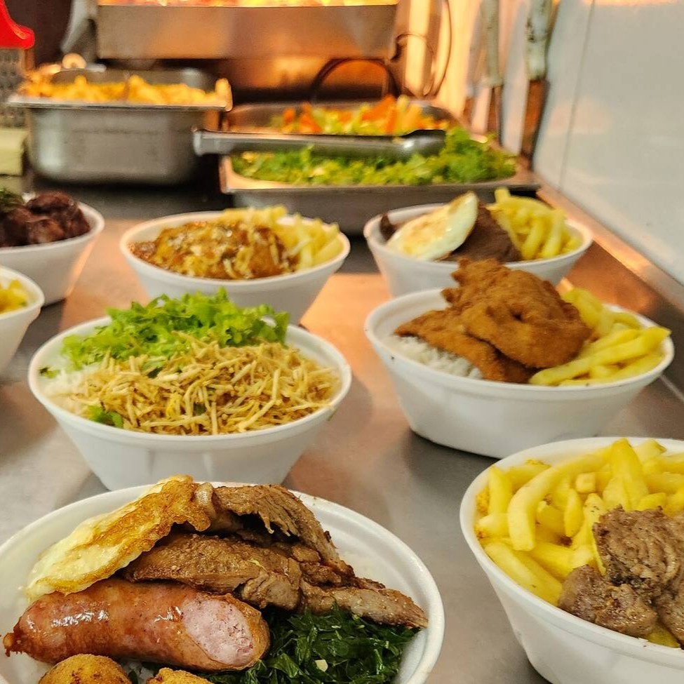 Três marmitas completas com o tempero caseiro da Sabor de Casa — perfeito para uma família pequena ou para garantir almoço, jantar e sobremesa sem repetir pedido. Sai mais em conta que pedir separado! Na etapa seguinte, adicione bebidas com preço especial exclusivo deste combo.