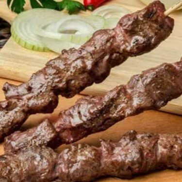 Suculento, temperado na medida certa e grelhado até ficar perfeito. É uma explosão de sabor que vai deixar você querendo mais.