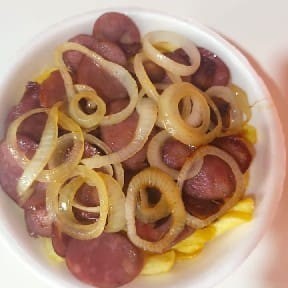 Acompanha : linguiça calabresa acebolada e batata frita