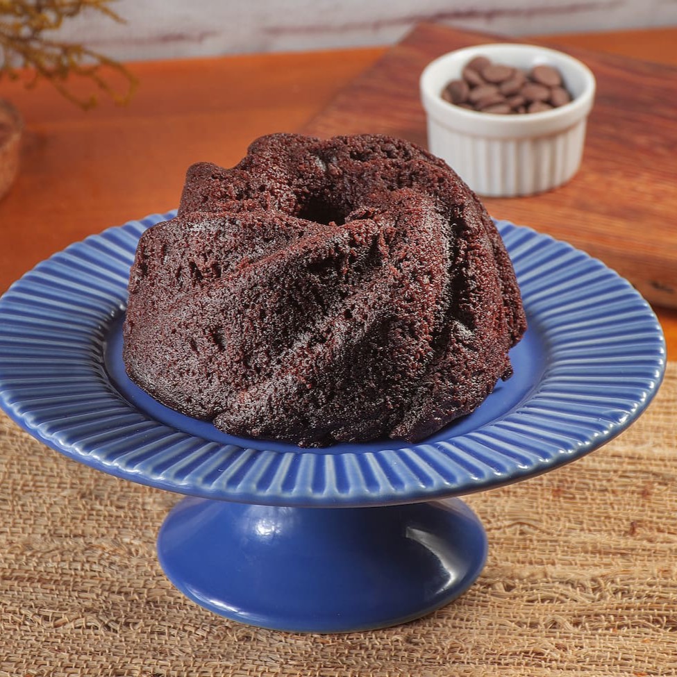 Bolo de chocolate feito com chocolate belga callebault e iogurte: molhadinho, meio amargo e delicioso!