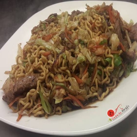 Deliciosa macarronada oriental com carne, repolho e cenoura ao molho e óleo de gergelim. Vai com 600g.