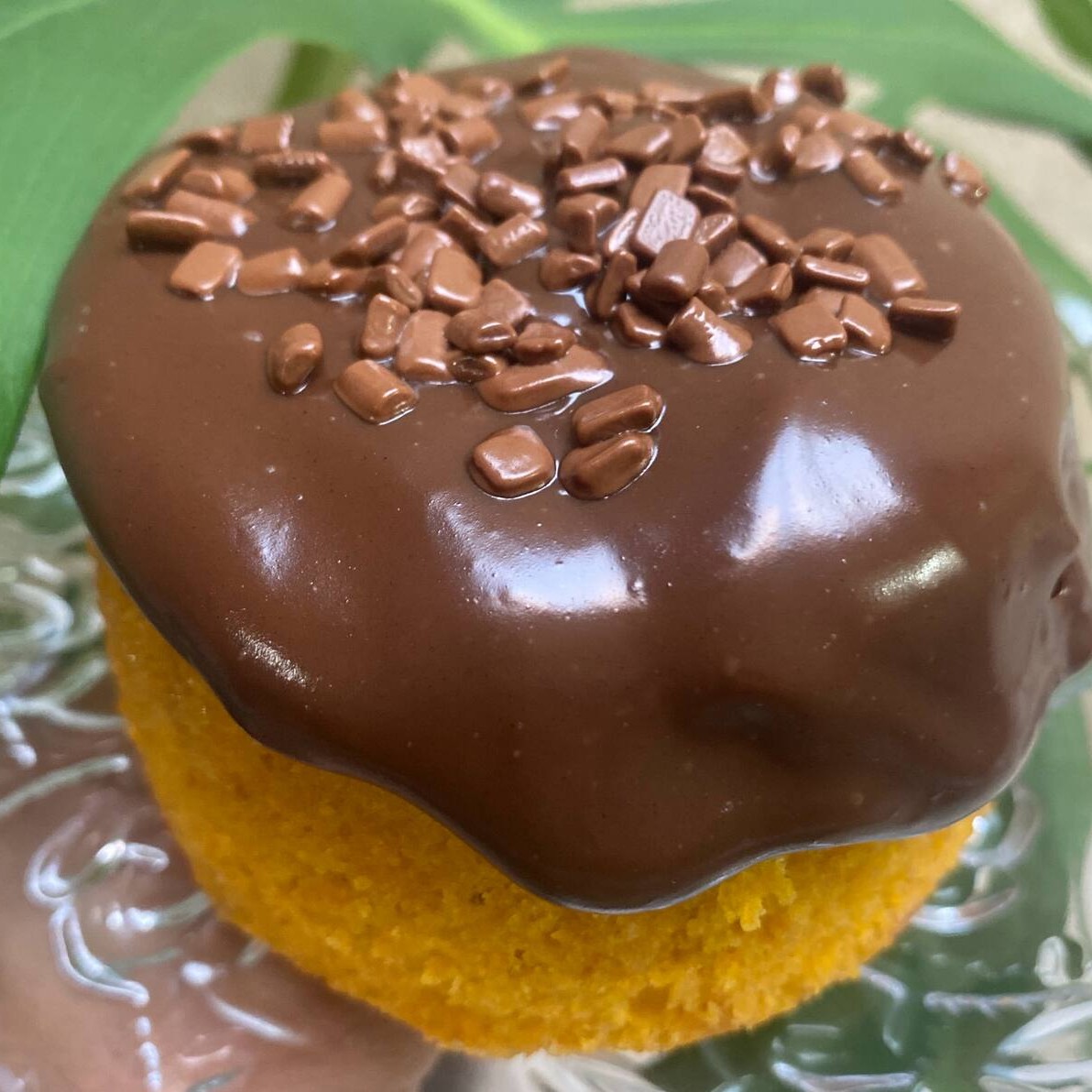 Nosso Mini Bolinho Vulcão, também conhecido como Caseirinho, é a escolha perfeita para quem deseja saborear algo irresistível. Com sabor de cenoura e cobertura de brigadeiro gourmet cremoso, ele pesa aproximadamente 200g.  Se aquecer 10 segundos no micro ondas a experiência fica ainda melhor!     promoção , cupom , oferta , morango , sobremesa , red velvet , banoffe , pudim , doce de leite , Dia dos namorados , festa junina , bolo gelado , Ninho , trufado , cone , café , frete grátis , presente , coxinha , gostoso , preço baixo , combo , promo , Doces , bolos , brigadeiro , docinhos , bolo vulcão , aniversario , coco , bolo de pote , gelado , chocolate , Pipoca gourmet , biscoito amanteigado, empada , frango , pistache , frutas vermelhas , geleia , coca , refri , combo , salgado , mousse , entrega rápida , grátis , 0800 , desconto , almoço barato , Nutella , brownie recheado , lanche barato , afogadinho , empada , cookies , cookie recheado , cookie americano , fatia recheada