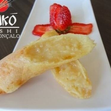 Massa de rolinho primavera com recheio de beijinho de côco