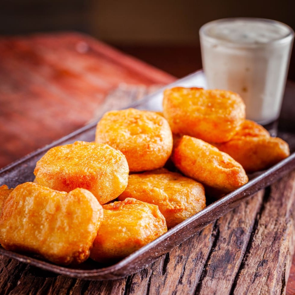 Vc nunca comeu um nuggets como esse, esquece.  100% peito de Frango. Acompanha Molho de sua escolha. 10 unidades.