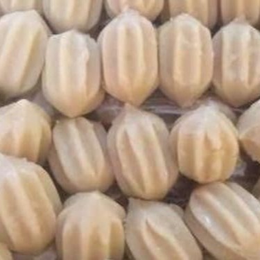 Mini churros recheado com doce de leite Congelado Peso médio 16g Modo de preparo: Imergir congelado, no óleo em temperatura média de 190º, retirar assim que estiver dourado.