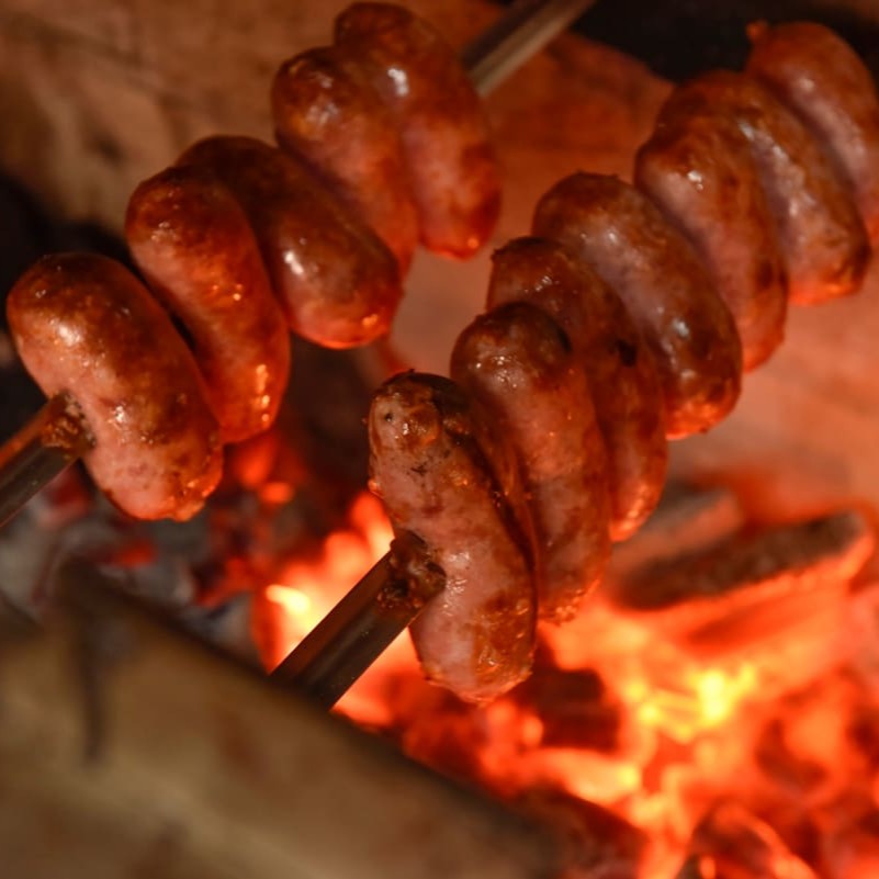 Deliciosa linguiça de pernil na brasa